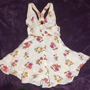 NWT *Adorable* Floral Vneck Racerback Button Down